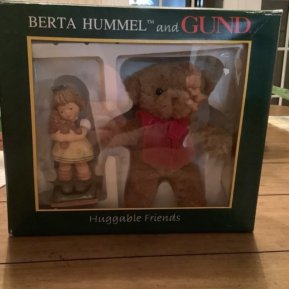 Goebel and GUND Huggable Friends Srt - Picture 2 of 7